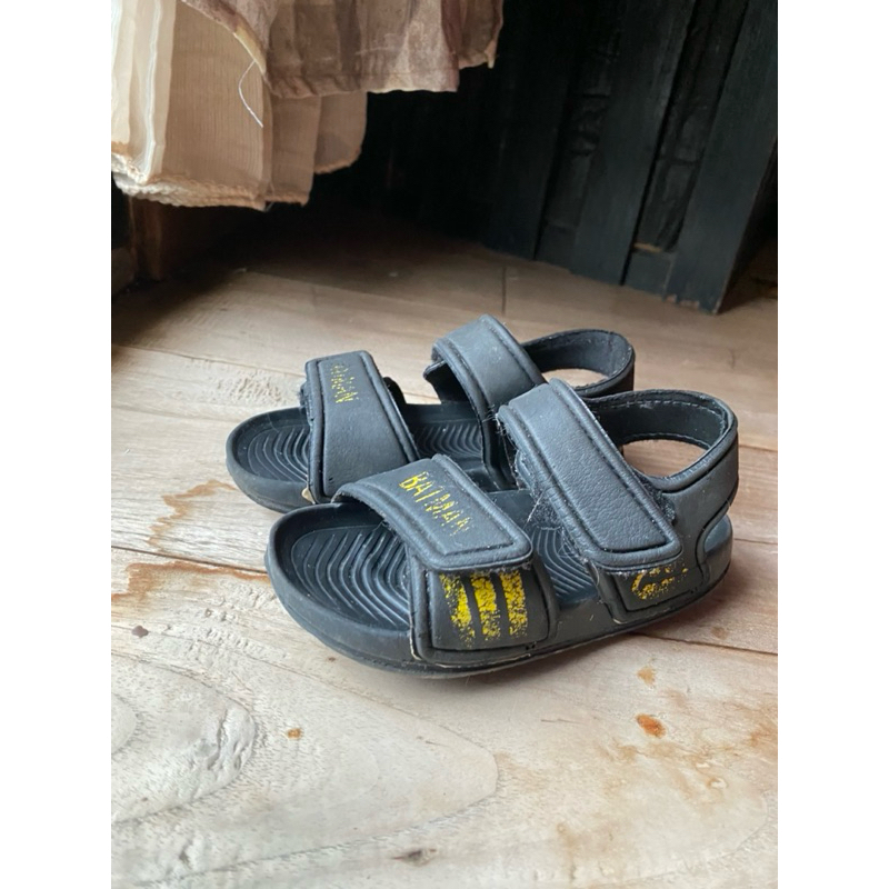 PRELOVED SENDAL ANAK KARET SIZE 26