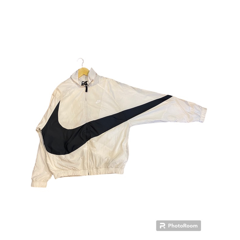 nike big logo