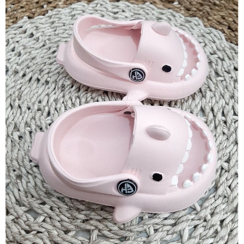 Sandal Baby Shark Sandal Hiu Tali Belakang Baby 20-25