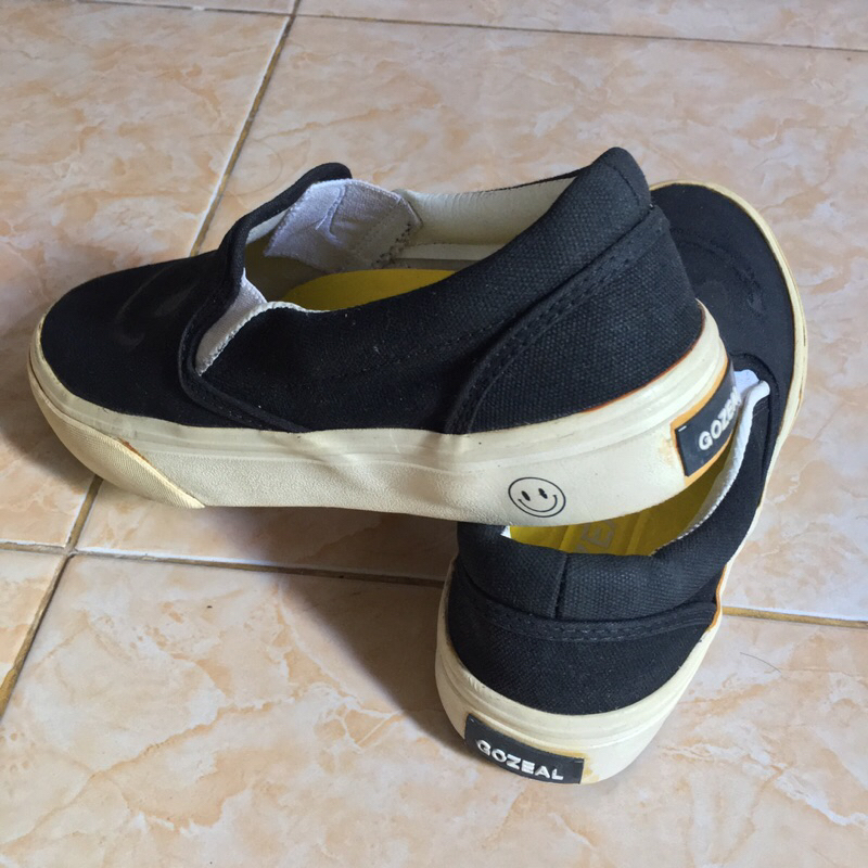 Sepatu Slip on - Gozeal (Scnd)