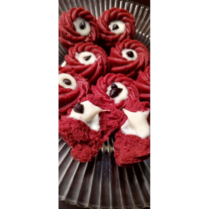 

bolu kukus red Velvet lumer vanilla isi 10 perbox