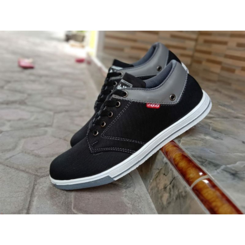 Sepatu Kickers sepatu pria sepatu cwok sepatu kasual sepatu sneakers sepatu tali
