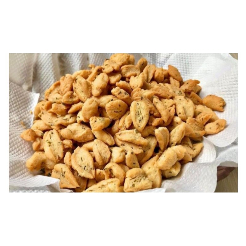 

kue lebaran kue bawang,enak gurih dan renyah