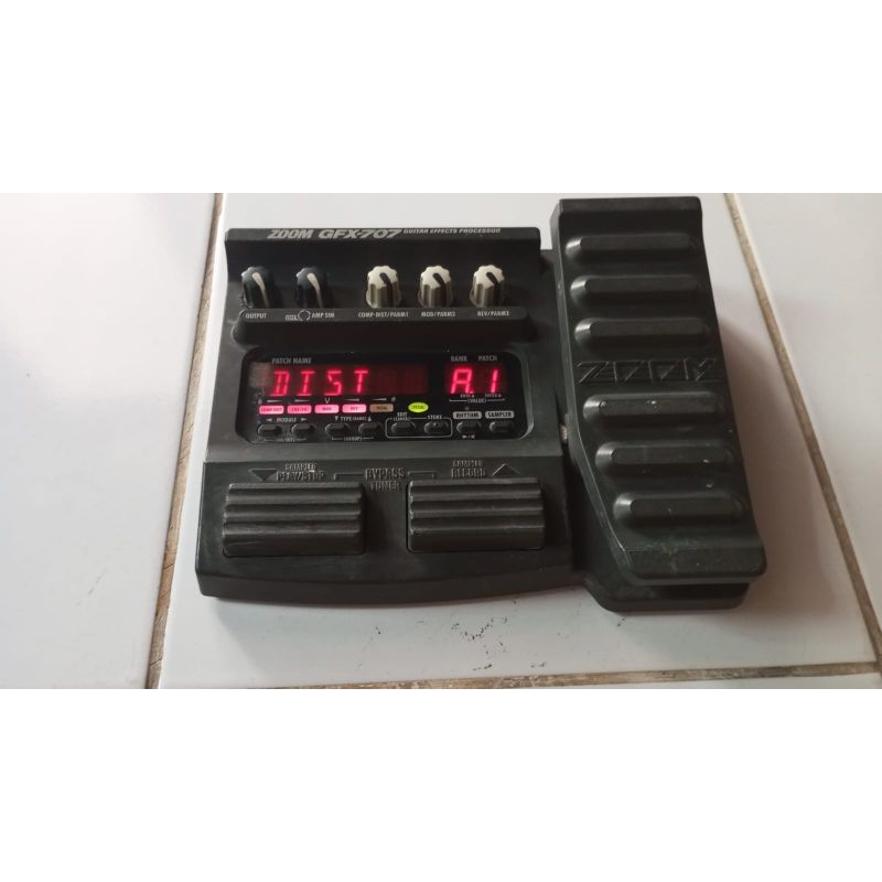 Efek Gitar Zoom GFX3 Atau Zoom GFX707