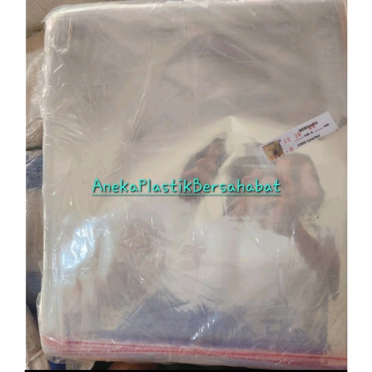 

plastik opp 36x40 , ketebalan 0,3 , plastik undangan , plastik opp lem , plastik perekat , plastik baju