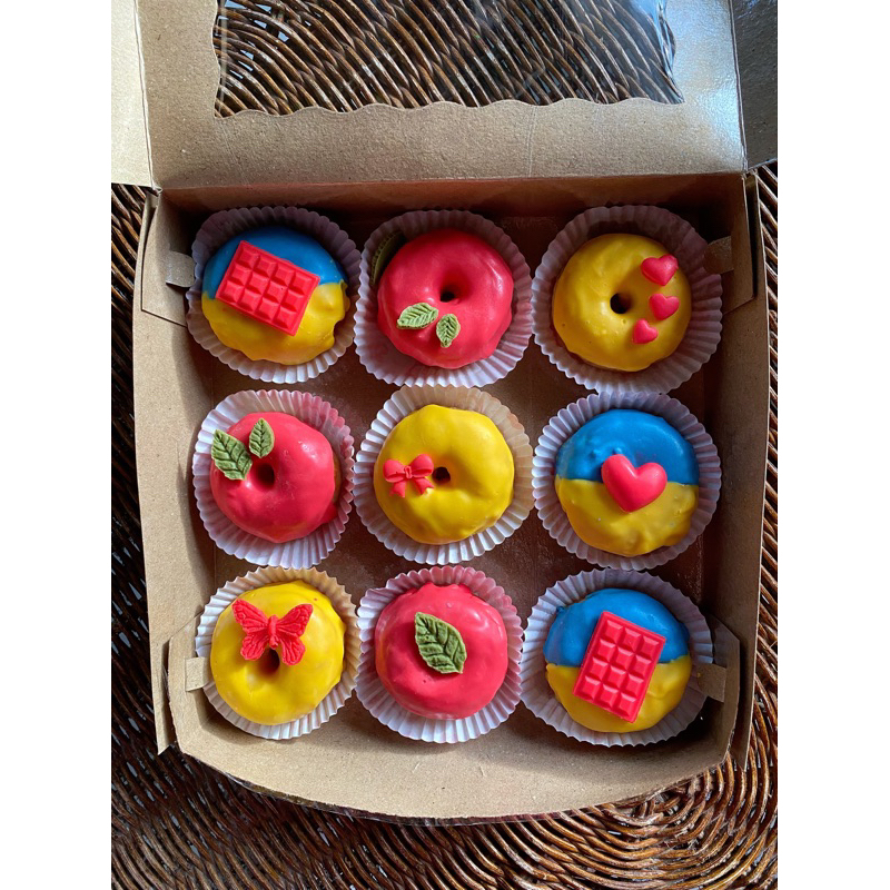 

Donat Custom 9 pcs Free Tulisan