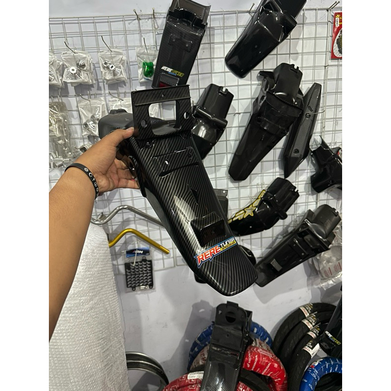 SPAKBOR BELAKANG MEGAPRO LAMA CARBON SLEBOR BELAKANG MP KATES CARBON FENDER BELAKANG MP LAMA SLEBOR 