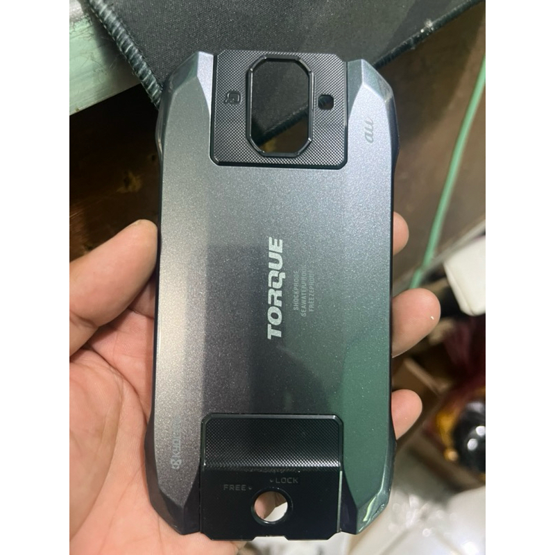 BACKDOOR TUTUP BELAKANG KYOCERA TORQUE G04 KYV46 ORIGINAL COPOTAN