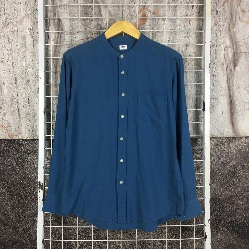 Kemeja Lengan Panjang Pria Shanghai Polos Original Uniqlo . SDA 01289 Second Bekas Preloved