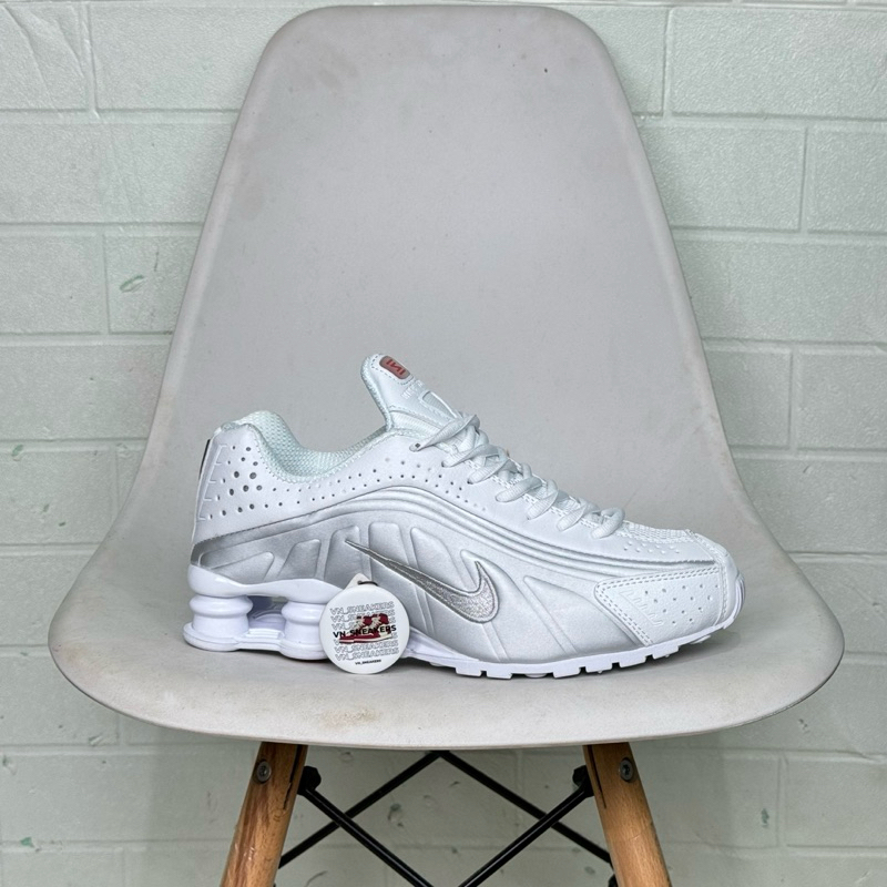 Sepatu Nike Shox R4 White Silver