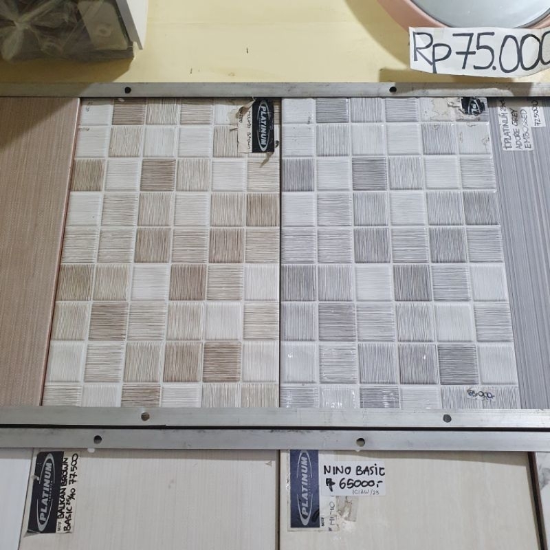 keramik dinding kamar mandi kamar tidur dapur rumah PLATINUM 25x40 HOLDEN GREY EMBOSSED