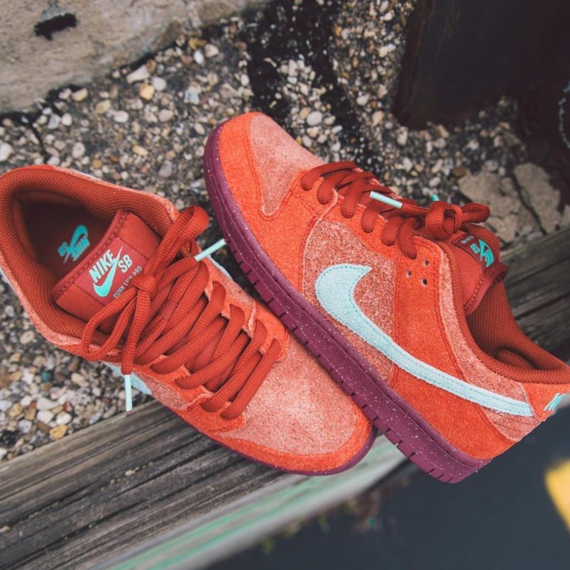 SB DUNK LOW MYSTIC RED ROSEWOOD DV5429-601