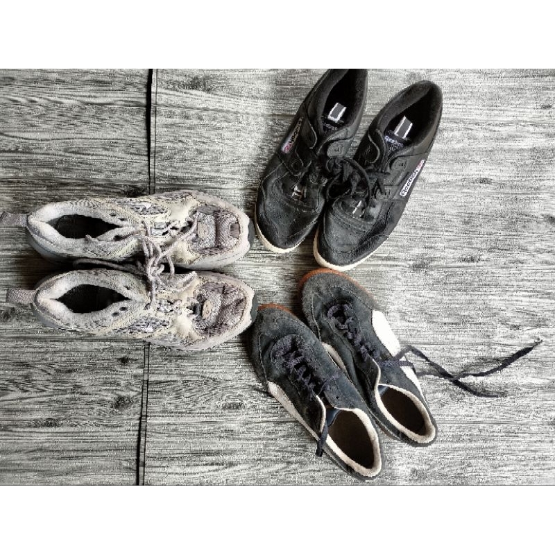 sepatu running second