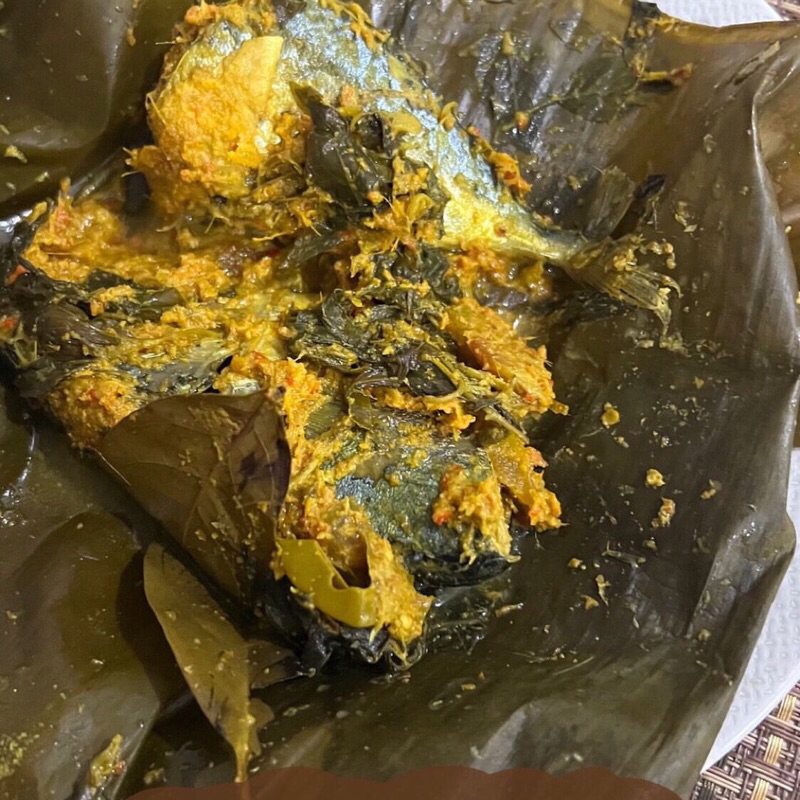 

Pepes IKAN KEMBUNG BANJAR 4 Ekor