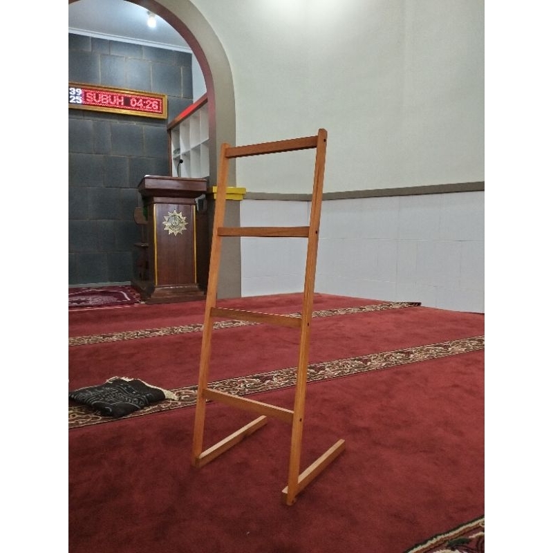 hanger gantung kayu rak baju celana ,ladder hanger kayu gantungan sejadah mukena , stand hanger gant