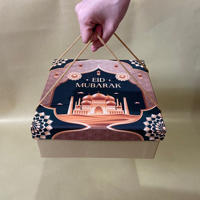 

Box Parcel LEBARAN 20 x 20 x 8 / hampers hardbox IDUL FITRI / kotak kue kering 2 toples