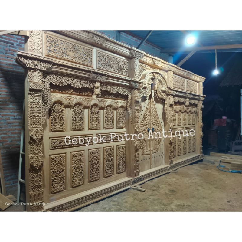 PINTU GEBYOK UKIR JEPARA 6 METER GUNUNGAN KELIR