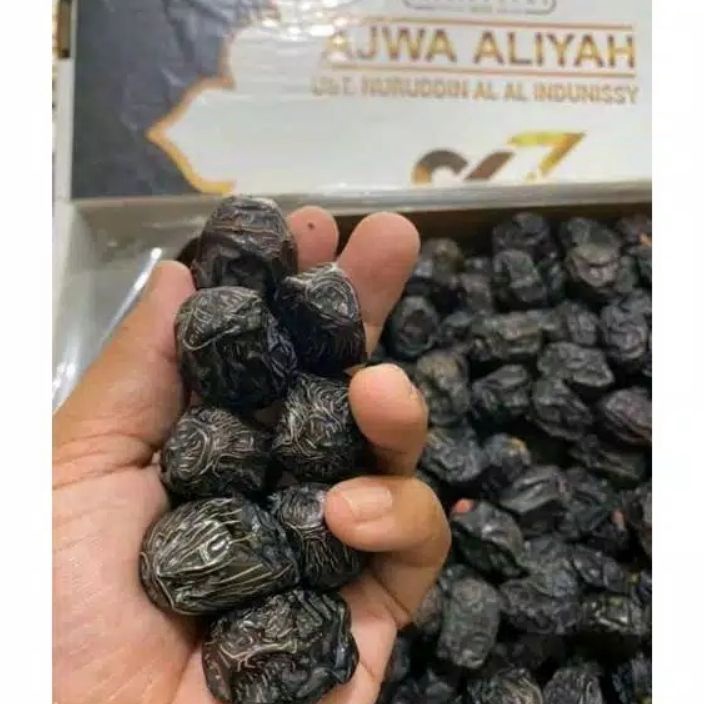 

Terbaru 33 kurma ajwa aliyah 5gr best qualitykurma nabi