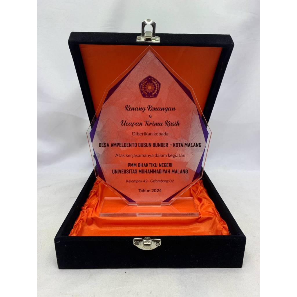 PLAKAT AKRILIK TEBAL 10MM + BOX