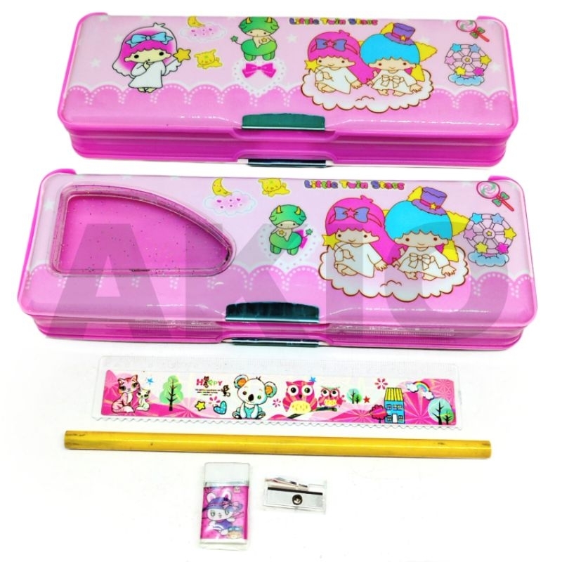 

Tempat Pensil Anak Set Alat Tulis Karakter LITTLE TWIN STARS SANRIO PN 2 Sisi MAGNET GP65087-1