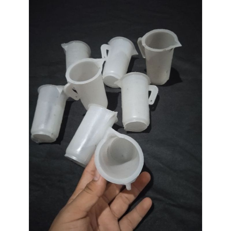 Gelas Takaran OLI Samping Vespa