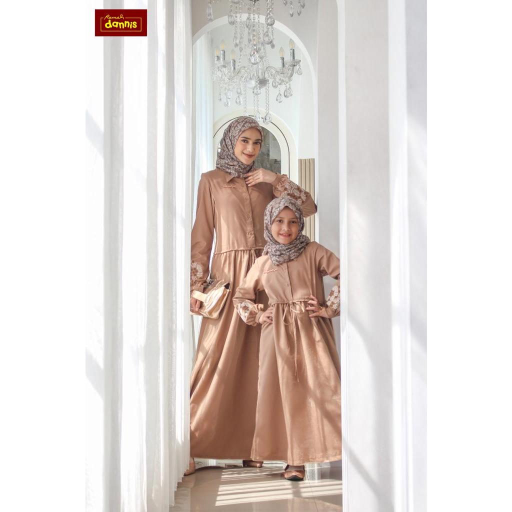 COUPLE MOM AND GIRL D'ZOEYA BY DANNIS