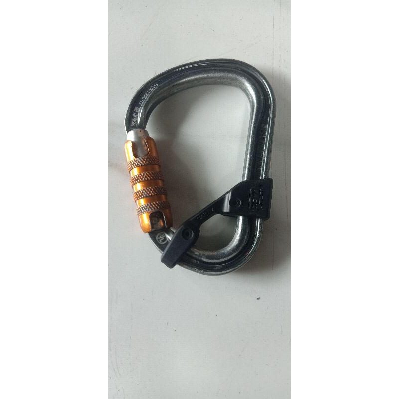 carabiner petzl (second)
