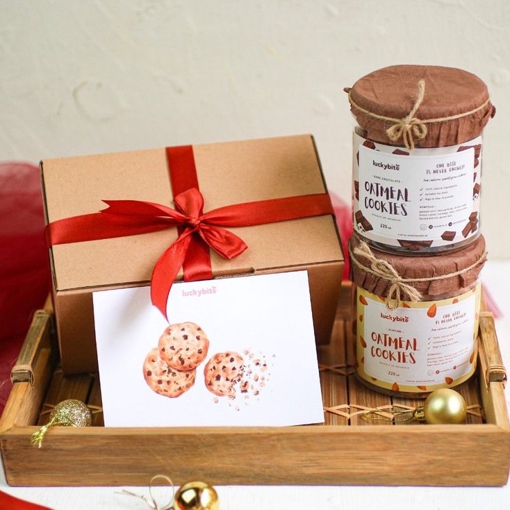 

Ready Stok Hampers Gift Box Kado Oatmeal Cookies 2 Jar FREE Greeting Card Pita Bubble Wrap LUCKYBITE