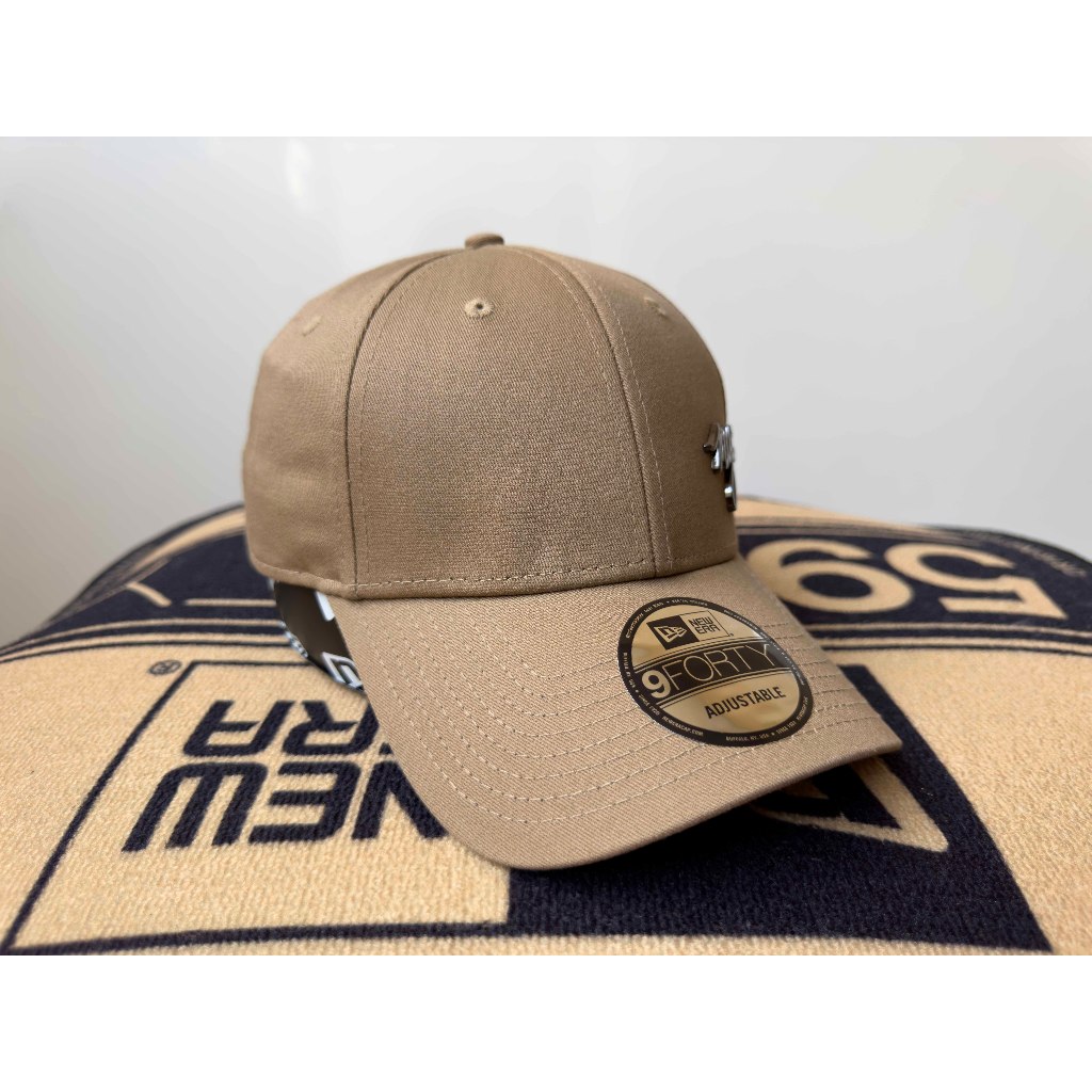 Topi New Era 9Forty NYC Metal Badge Khaki Cap 100% Original Resmi
