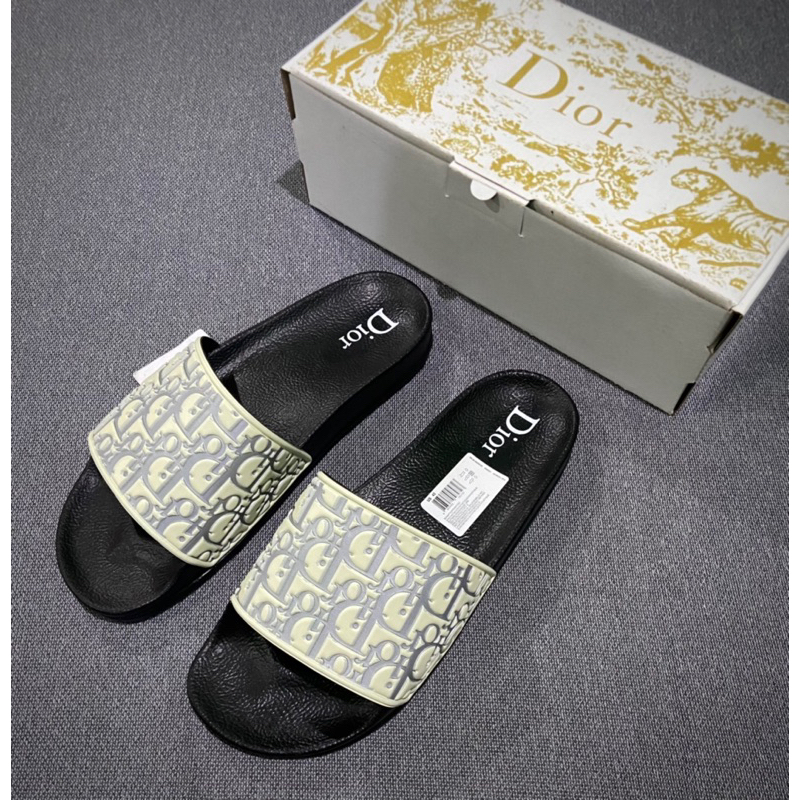 sandal slip on premium tudor motif embos crem silver+ free box