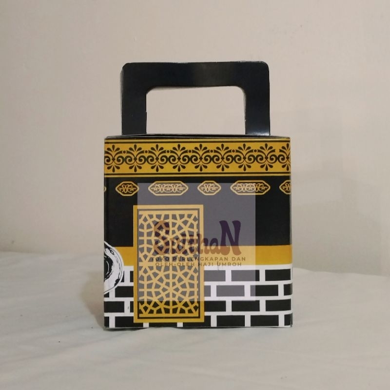 

BOX KA'BAH (BOX OLEH-OLEH HAJI DAN UMROH) 1 PAX ISI 20 PCS