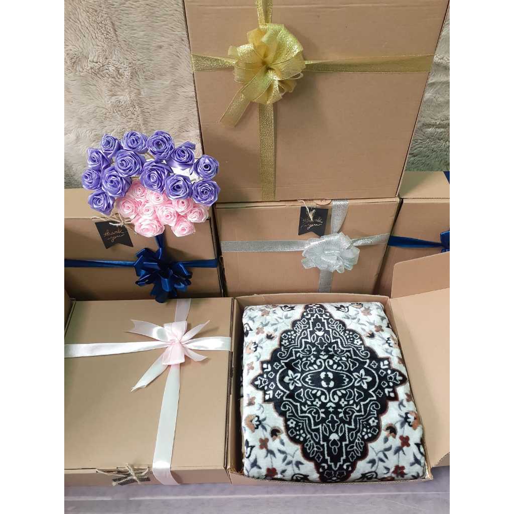 

Hampers Parcel Souvenir Lebaran Kado Guru Seserahan Sajadah Premium Embus Murah Ready Solo