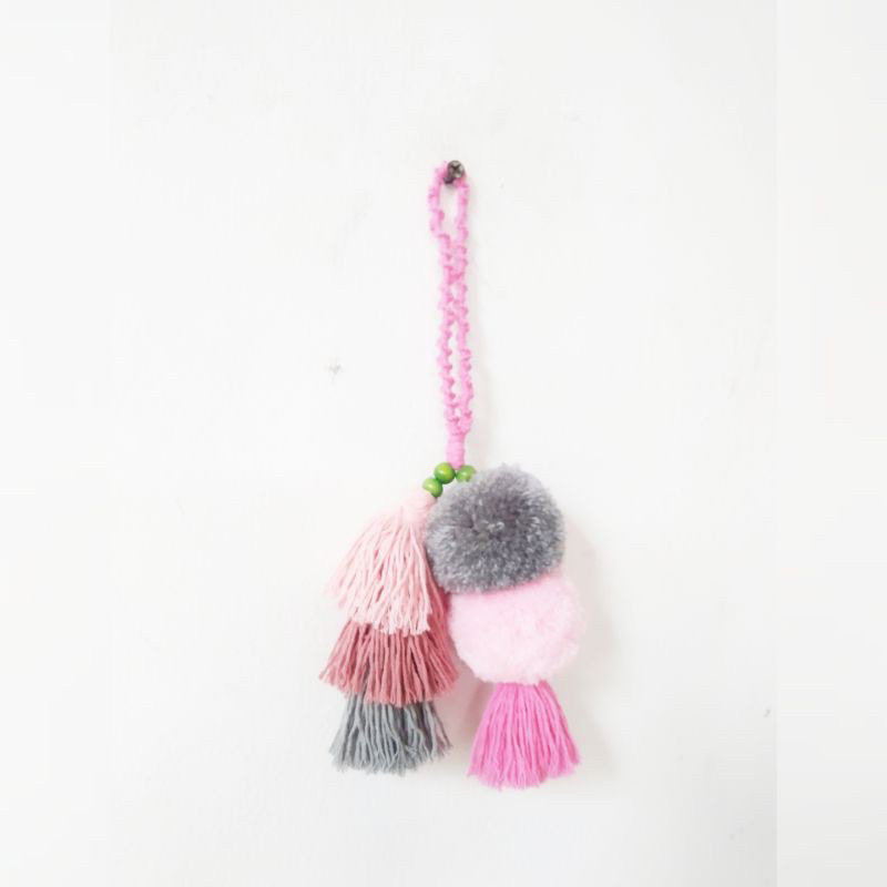 Pompom pom pom Gantungan Tas Anyaman Bali