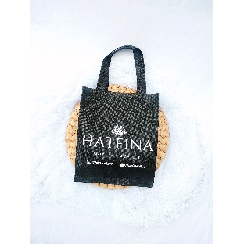 

Goodie Bag by Hatfinahijab ukuran 20x25x9cm