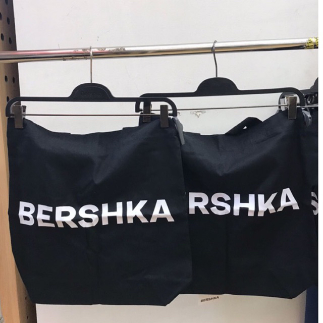Ready store siap kirim  totebag hitam bershka bag & dompet cardholder pink hitam  dan new bag SALE b