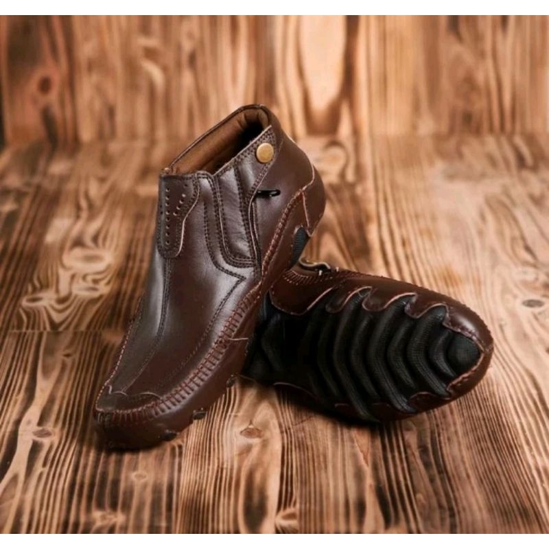 Sepatu boot pria casual