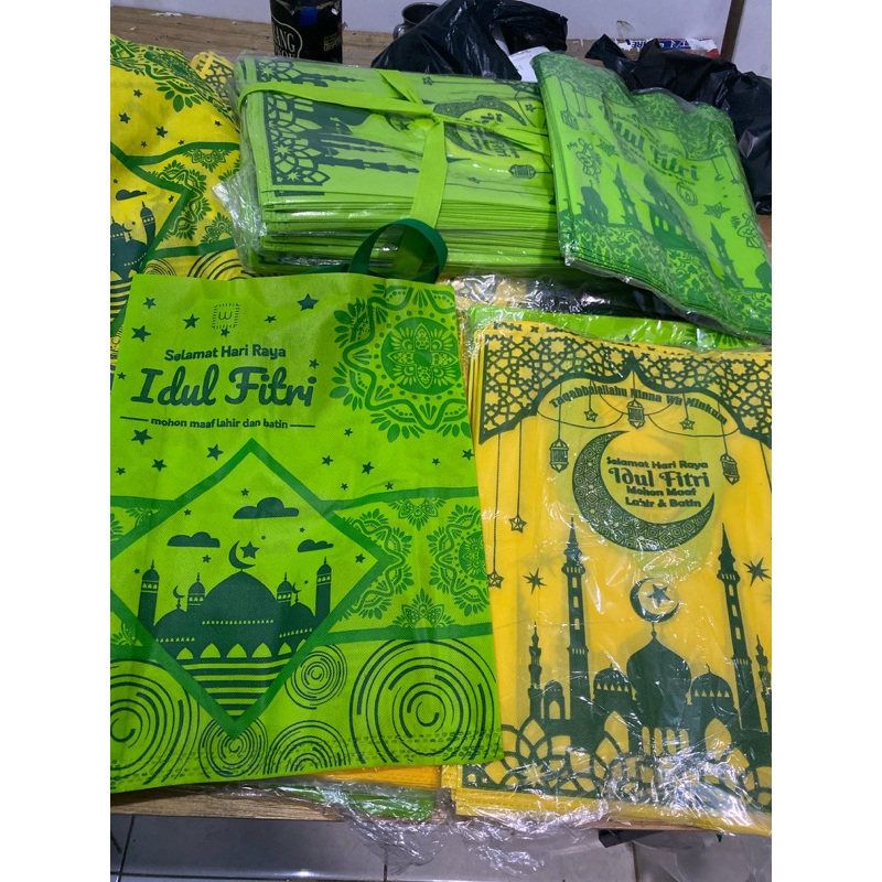 

Tas idul fitri/goodiebag lebaran uk 30×40 sablon 2 sisi isi 12