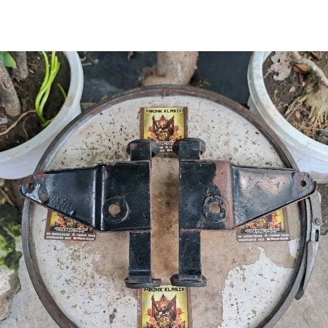 kupingan lampu suzuki trs katana ORIGINAL kupingan lampu trs katana bracket dudukan lampu depan suzu