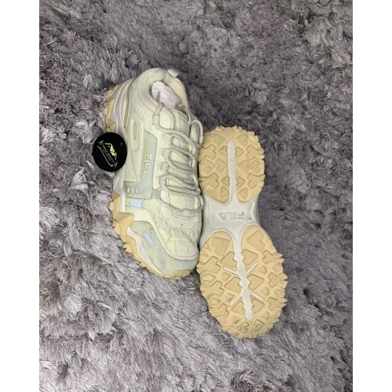 Sepatu Fila X BTS Oakment TR