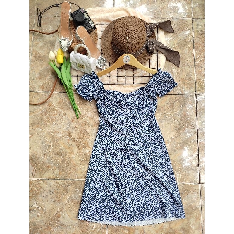Mididress TONG flowery floral sexy dress sabrina mini dress biru navy bunga bunga putih lengan balon