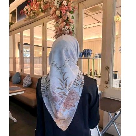 Meliaa scarves. hijab segiempat voal premium sublim digital print. ukuran 110x110
