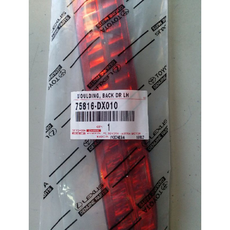 reflektor moulding garnish pintu bagasi kiri innova