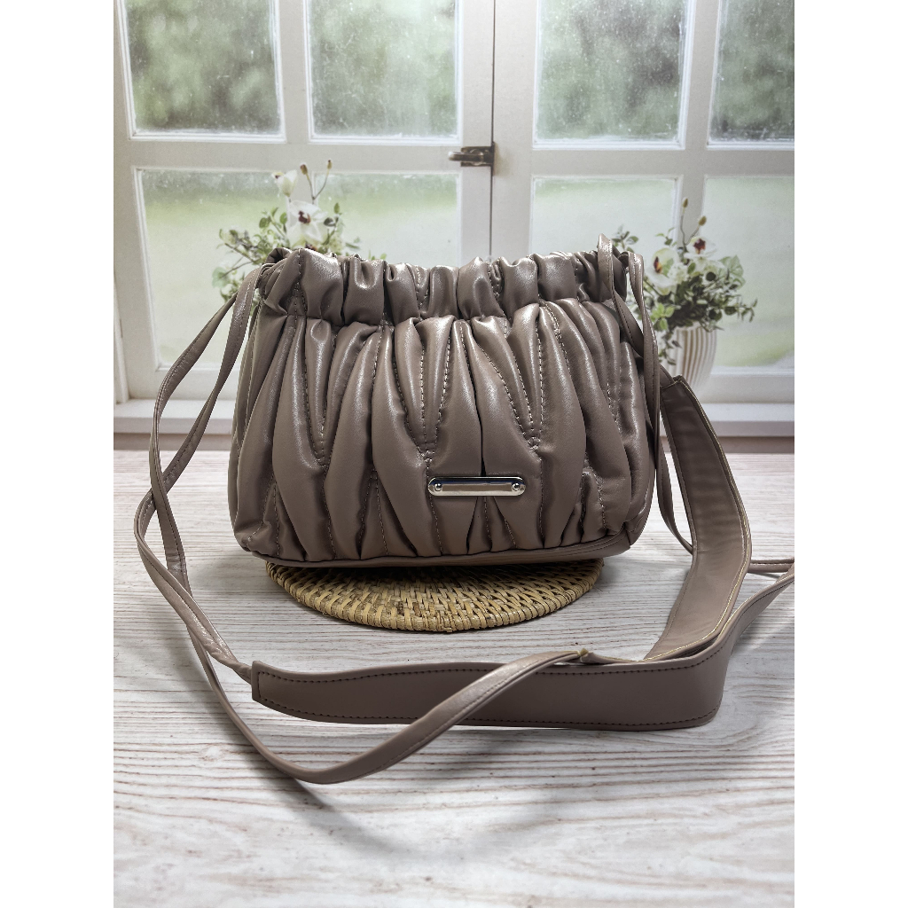 Tas Serut Zarine ZN17 / Tas Selempang Serut Wanita / Tas Serut Terbaru Termurah /Slingbag Serut Wani