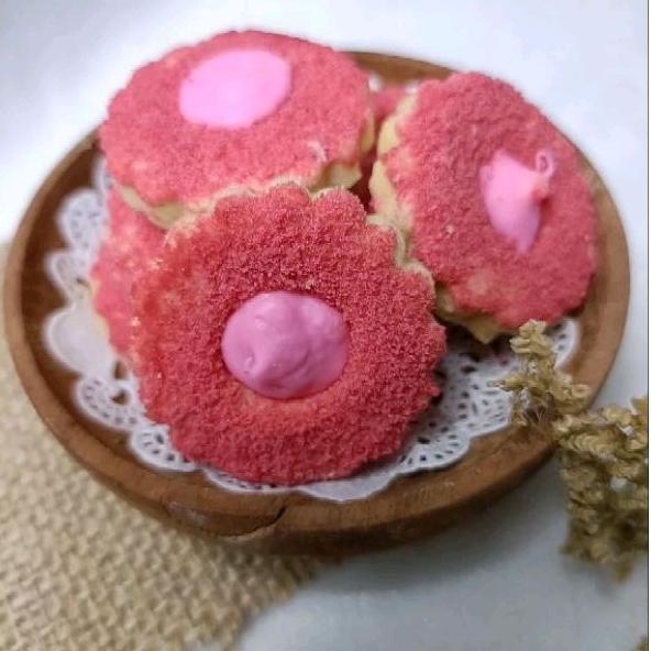 

Kue Kering Strawberry Lava Kubitten