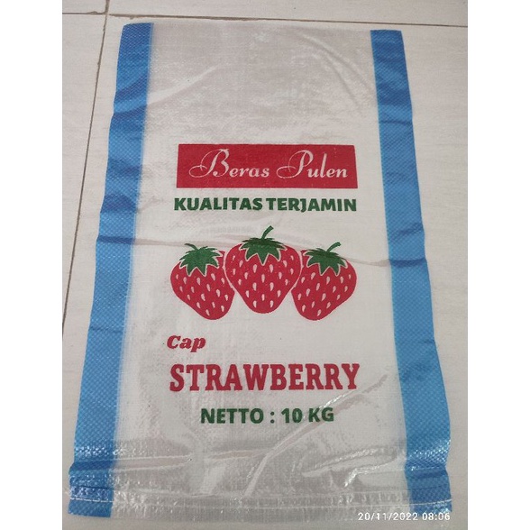 ART A24C Karung beras 1 kg cap strawberry rojolele isi 5 lembar