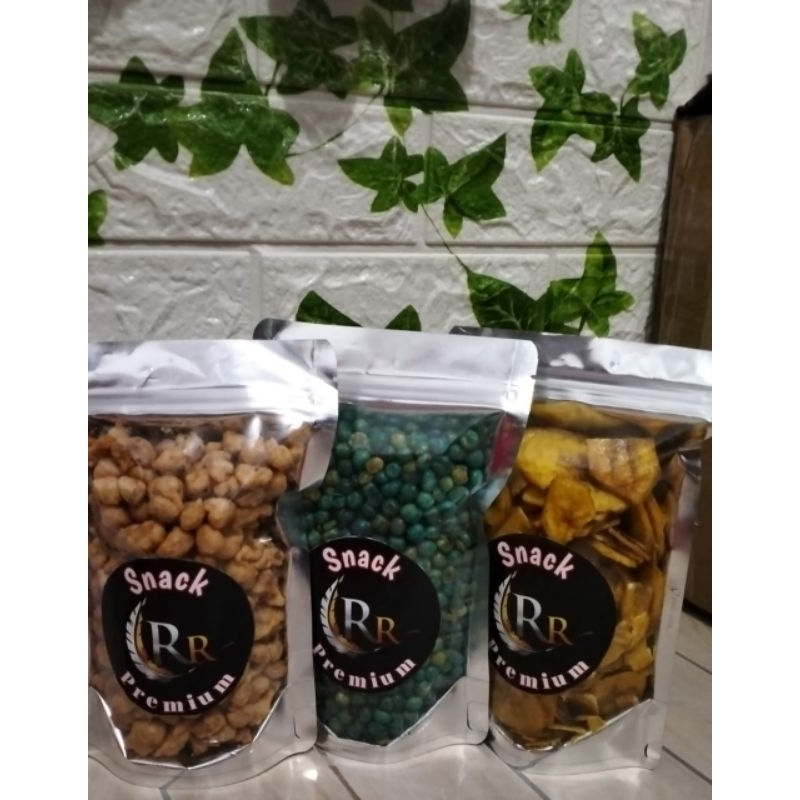 

KACANG & KERIPIK // SNACK PREMIUM ( PAKET 3 PCS)