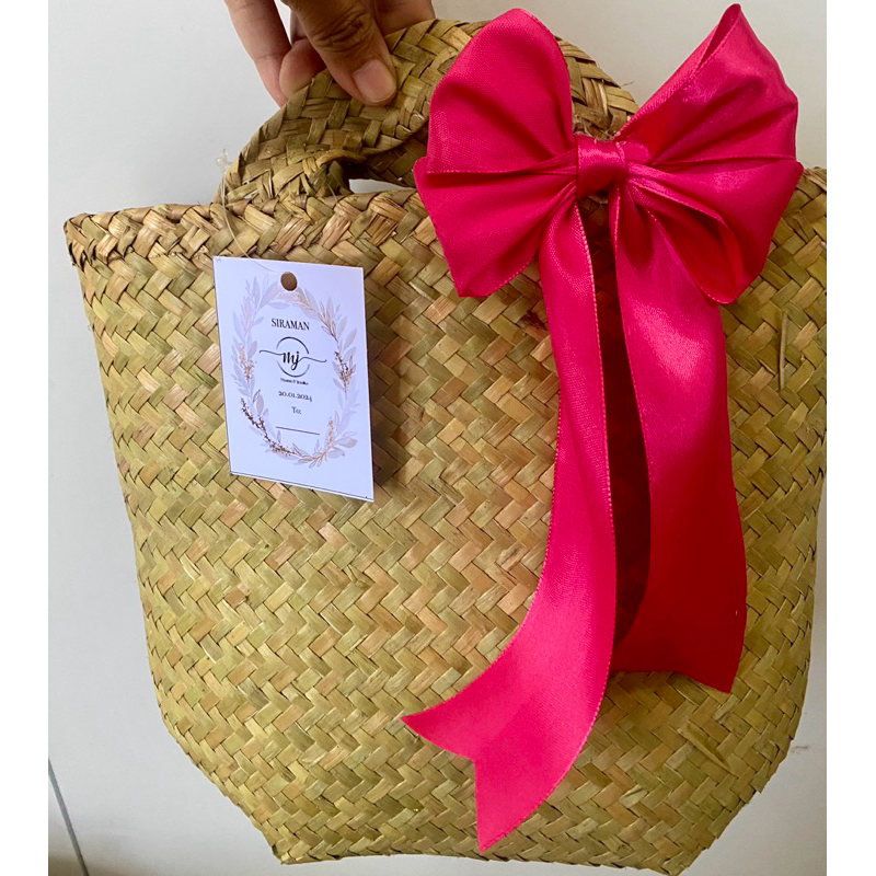 

Tas Hampers, Goodie Bag, Bingkisan, Purun Anyaman, Kerajinan Tangan, Craft, Unik, Parcel, Ultah, Ulang Tahun, Hantaran, Idul Fitri, Oleh-Oleh, Seagras Bag, Straw, Anyaman, Penaran, Eid Mubarak, Hari Raya, Ramadan, Souvenir, Syukuran, Mitoni, Siraman,Art