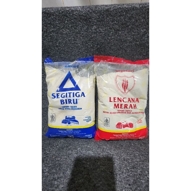 

Tepung Terigu Transparan Segitiga Biru/Lencana Merah 1kg