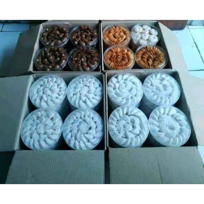 

ANEKA KUE LEBARAN UK TOPLES 500GRAM NASTAR PUTRI SALJU