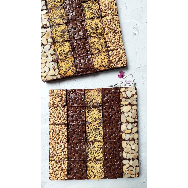 

Fudgy Brownies BrownSquare (20x20cm)